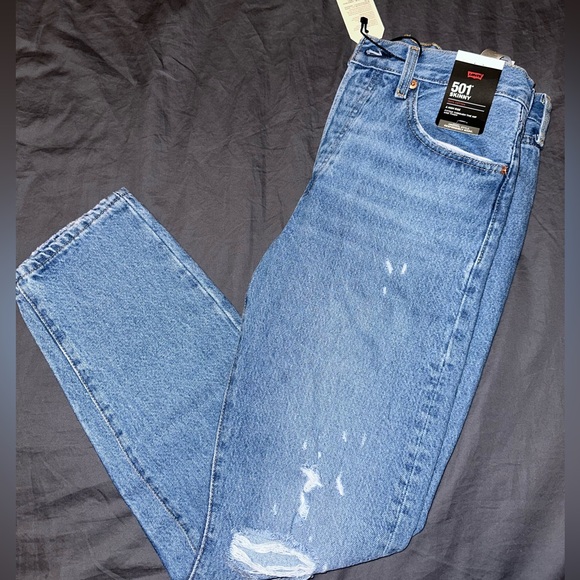 NWT Levi’s 501 Skinny Distressed Medium Wash Jeans - Picture 3 of 5